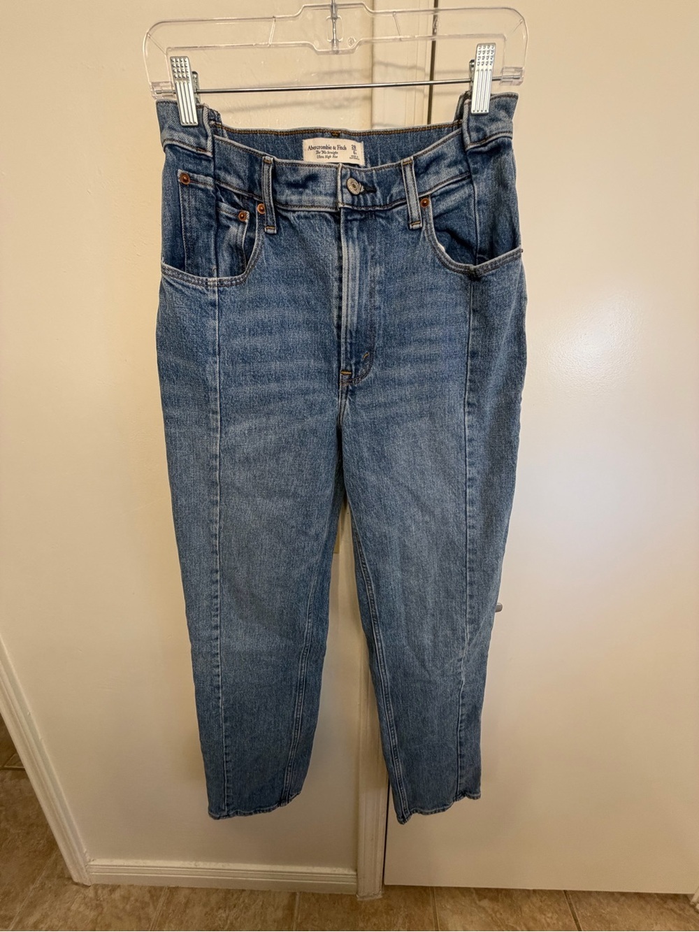 Abercrombie & Fitch Women's 90s Straight Ultra High Rise Jeans Size 28
